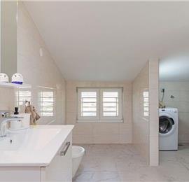 6 bedroom villa with pool near Pula, sleeps 12